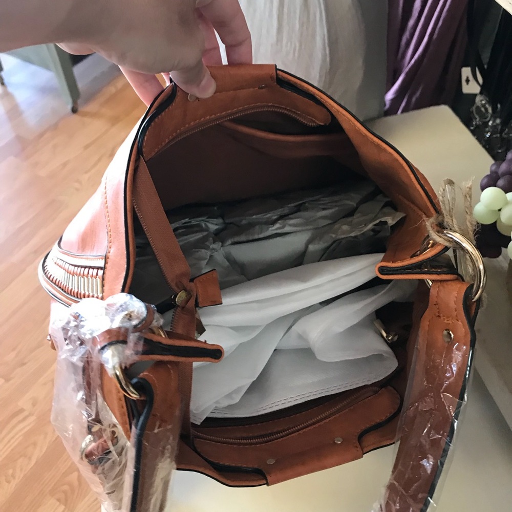 Woven two way tassel hobo shoulder purse - Picture 3 of 6